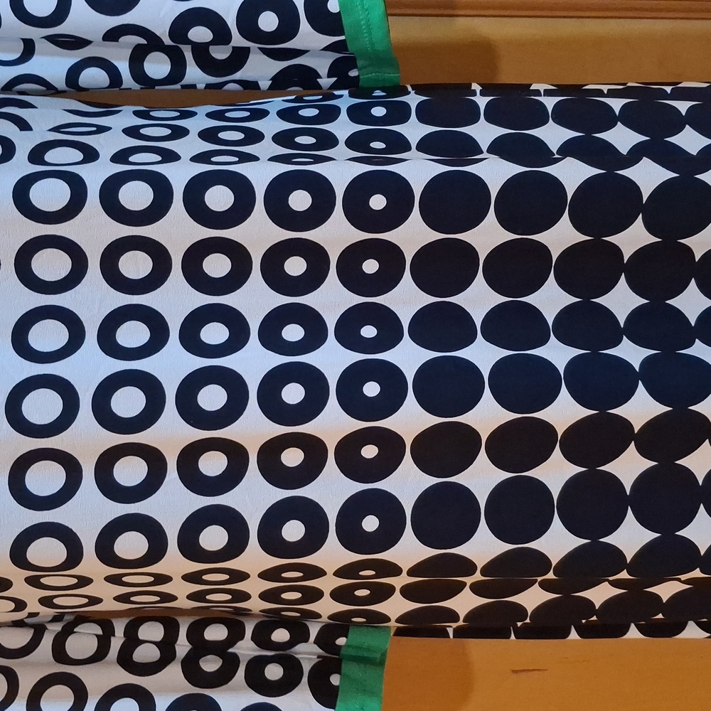 Chic Black and White Circle Pattern Dress By Laura Jeffries. Size 10 - Picture 2 of 6